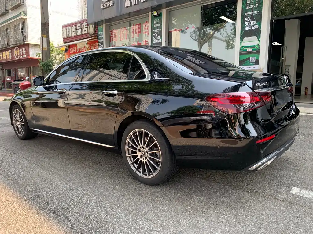 Mercedes-Benz E-Class — миниатюра 7