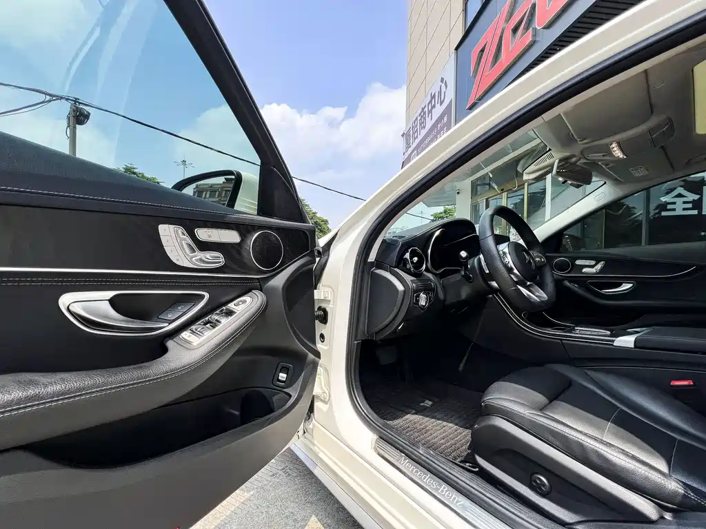 Mercedes-Benz C-Class — миниатюра 8