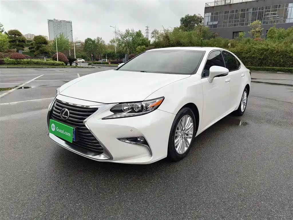 Lexus ES 2016