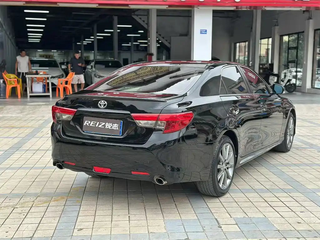 Toyota Reiz — миниатюра 9