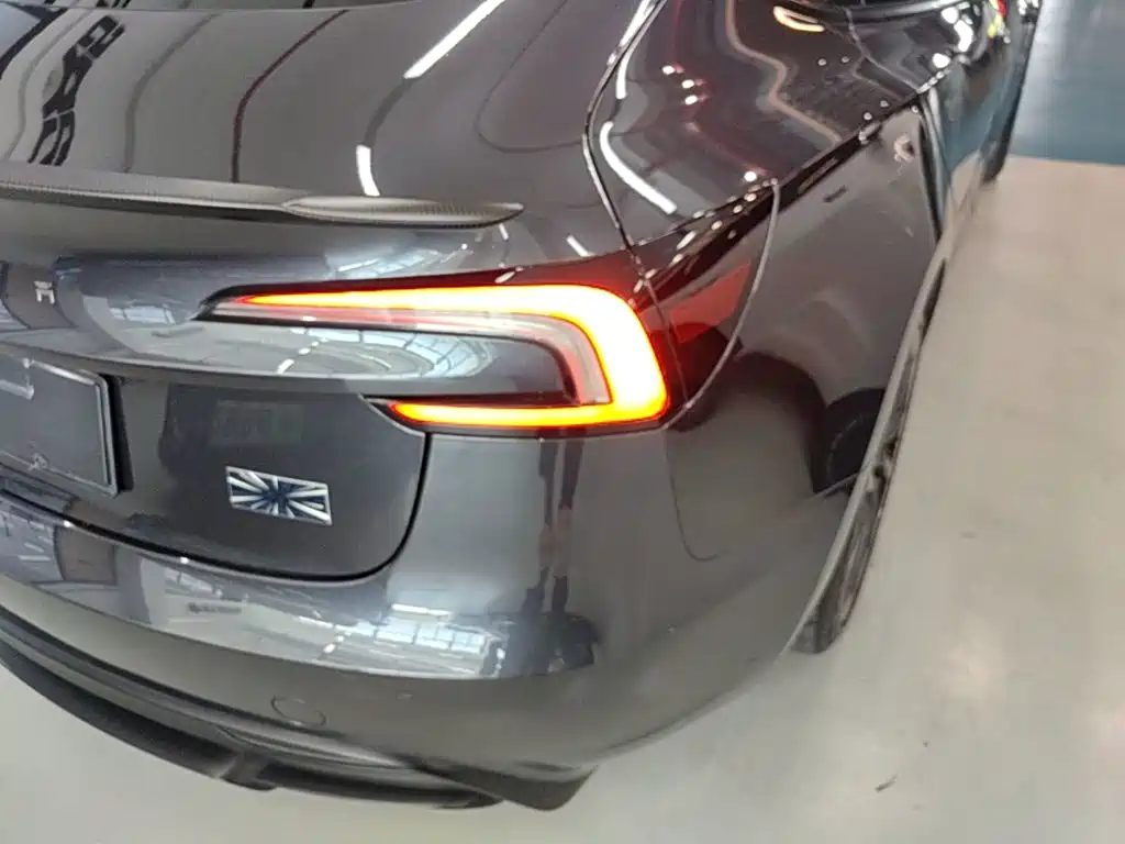 Tesla Model 3 — миниатюра 8