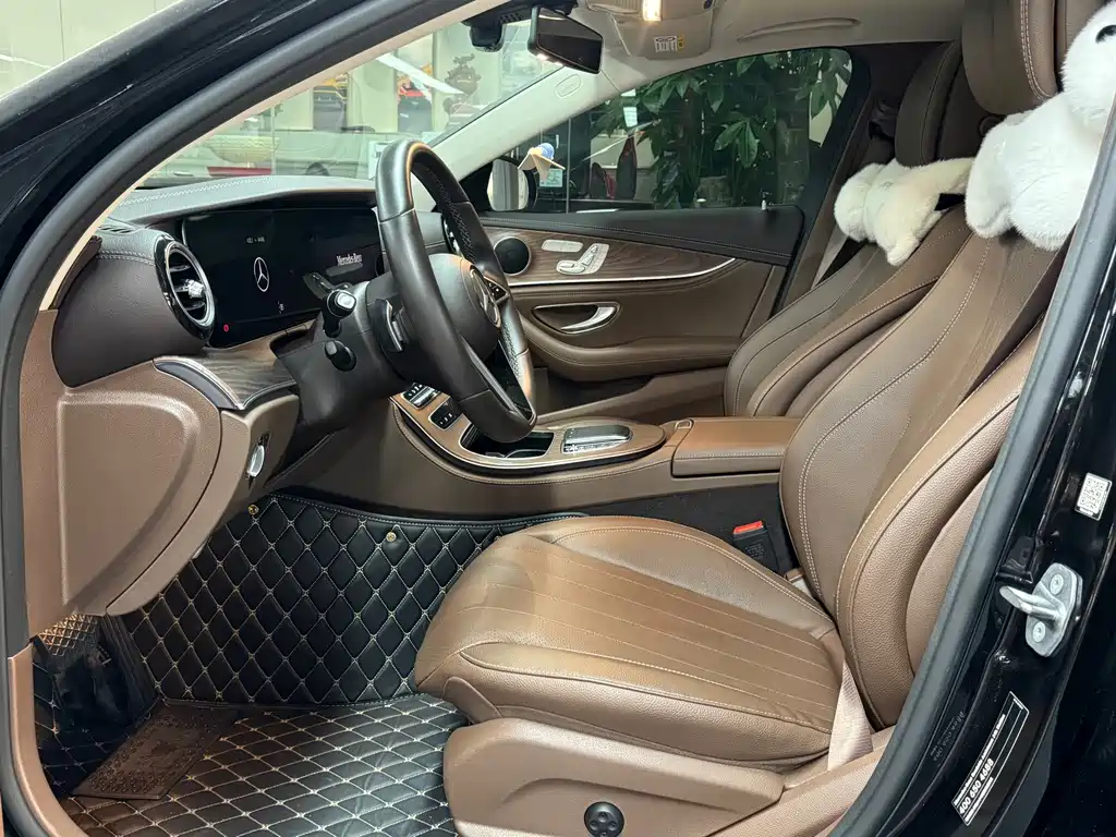 Mercedes-Benz E-Class — миниатюра 7