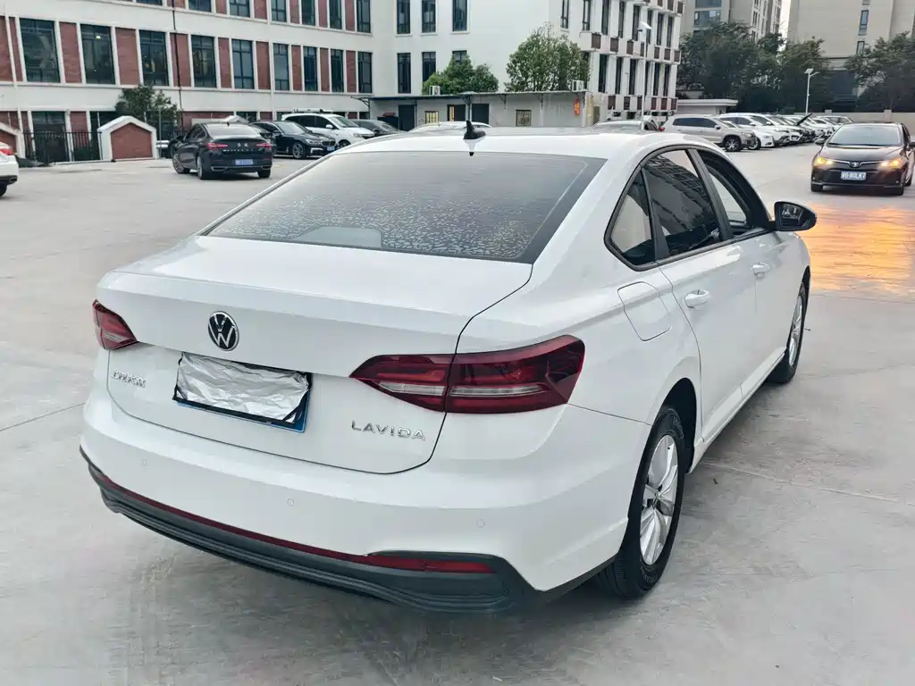 Volkswagen Lavida — миниатюра 6