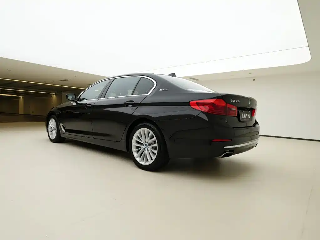 BMW 5 Series New Energy — миниатюра 6