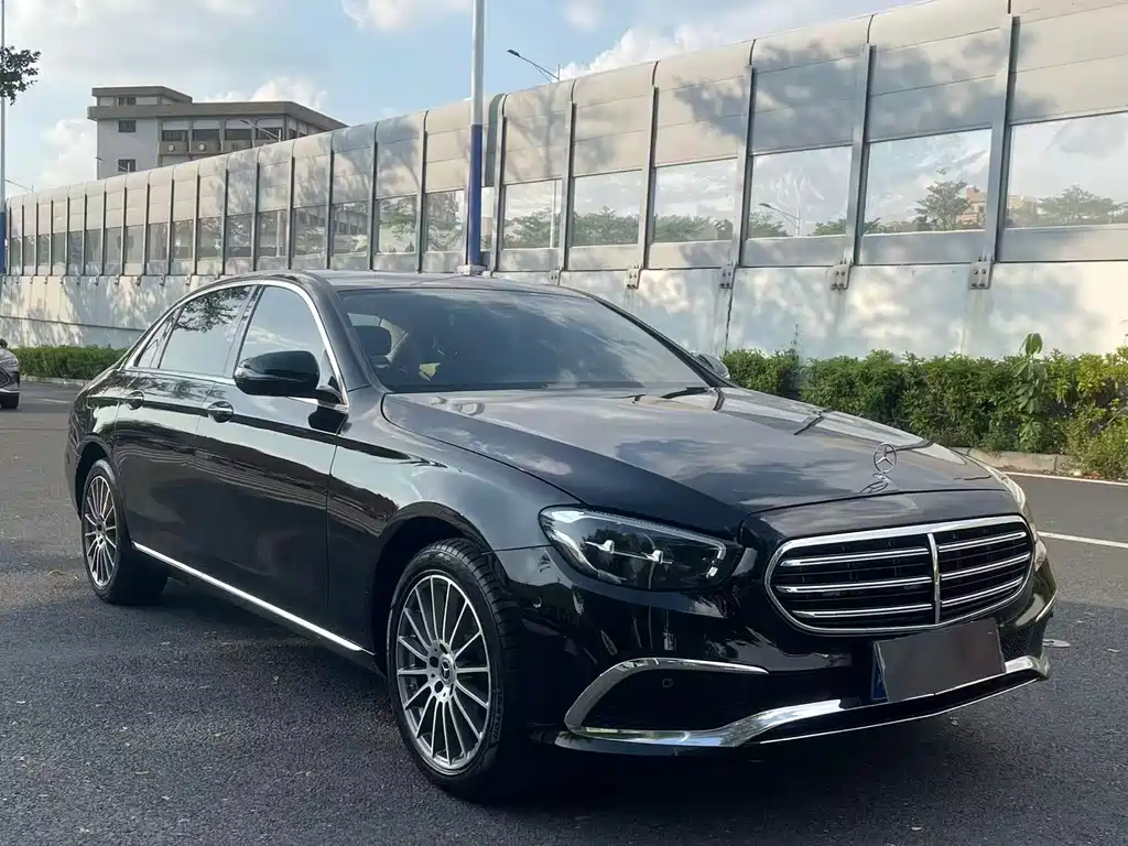 Mercedes-Benz E-Class — миниатюра 5