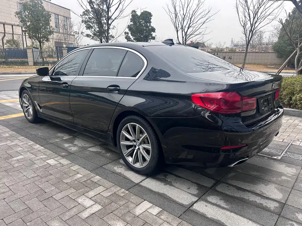 BMW 5 SERIES