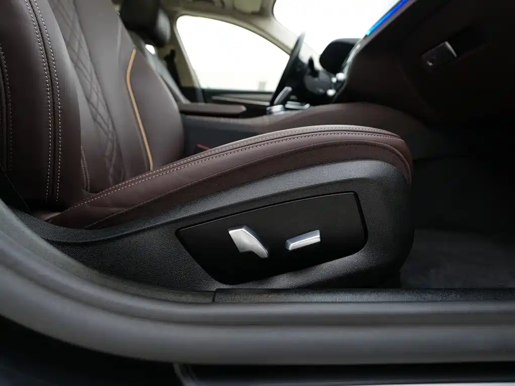 BMW 5 Series New Energy — миниатюра 24