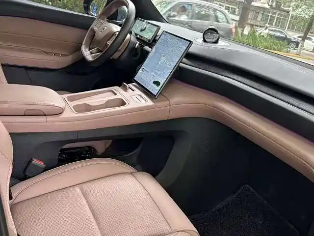 NIO ES6 — миниатюра 7