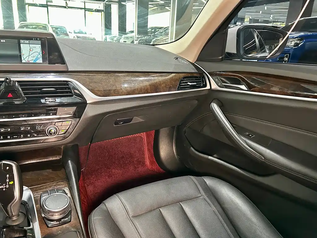 BMW 5 Series — миниатюра 28