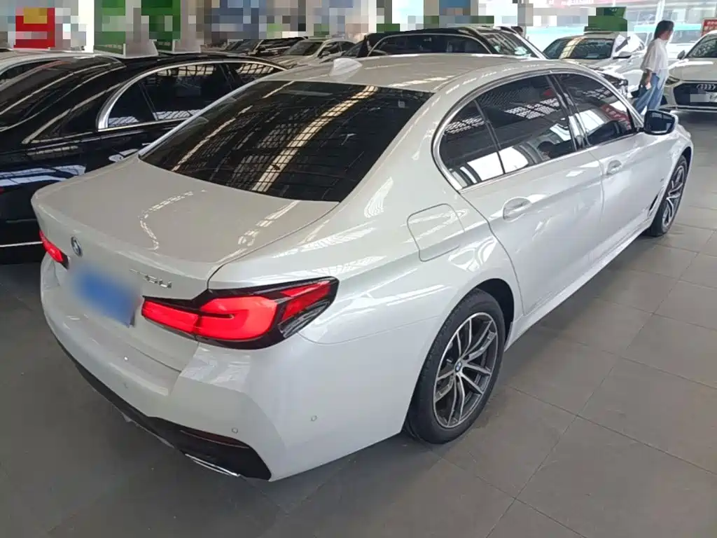 BMW 5 Series — миниатюра 7