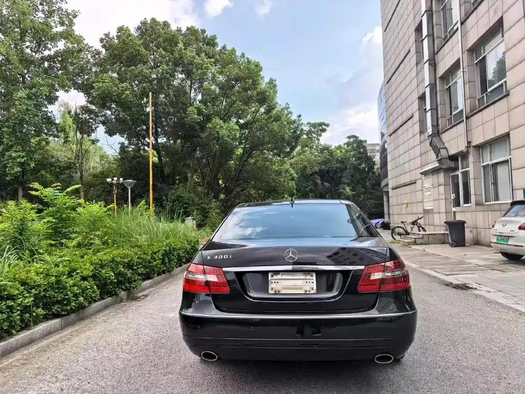 Mercedes-Benz E-Class — миниатюра 5