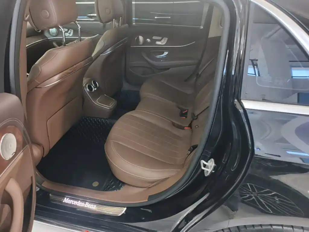 Mercedes-Benz E-Class 2023 — фото 16