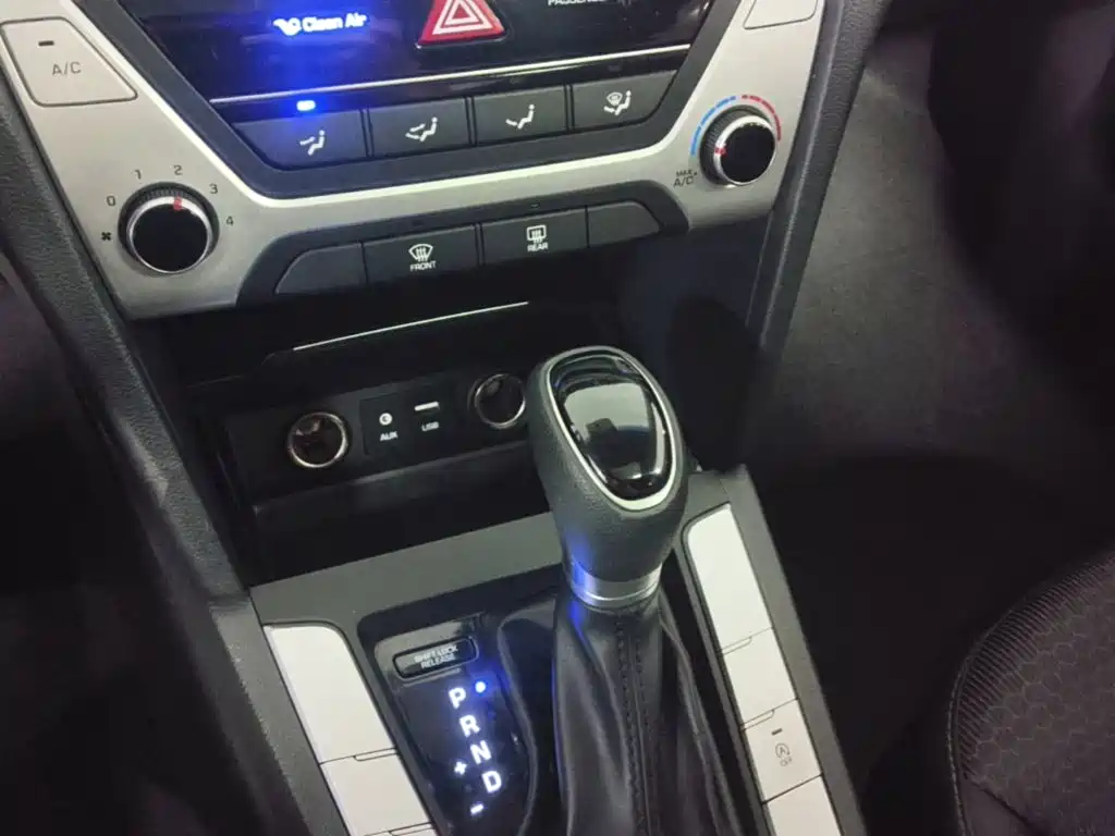 Hyundai Elantra — миниатюра 14