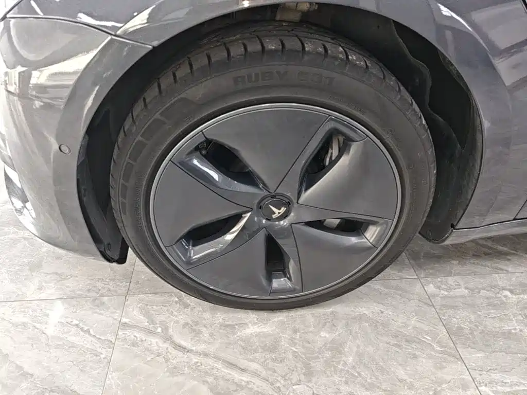 Tesla Model 3 — миниатюра 23