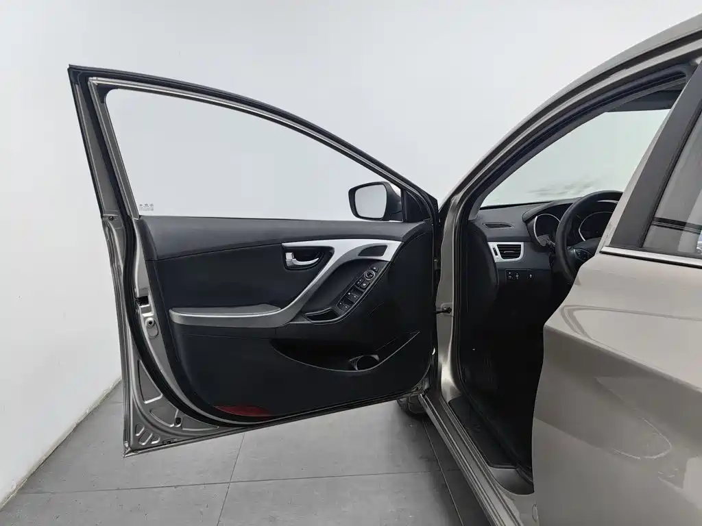 Hyundai Elantra Langdong — миниатюра 8