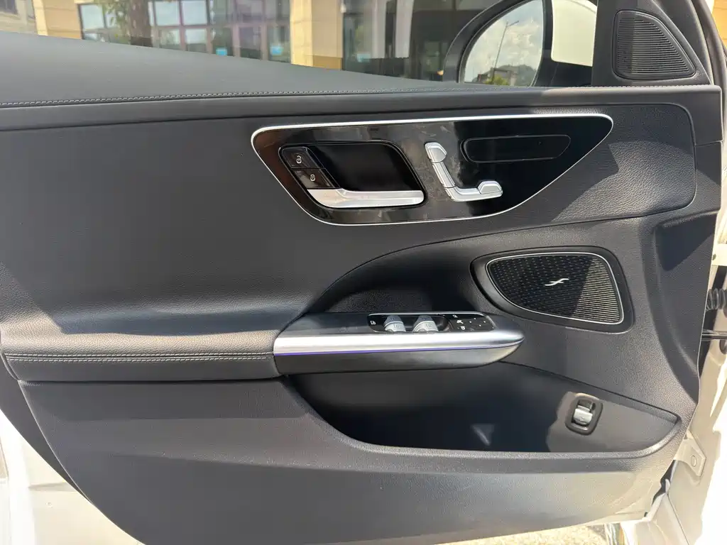 Mercedes-Benz C-Class — миниатюра 8