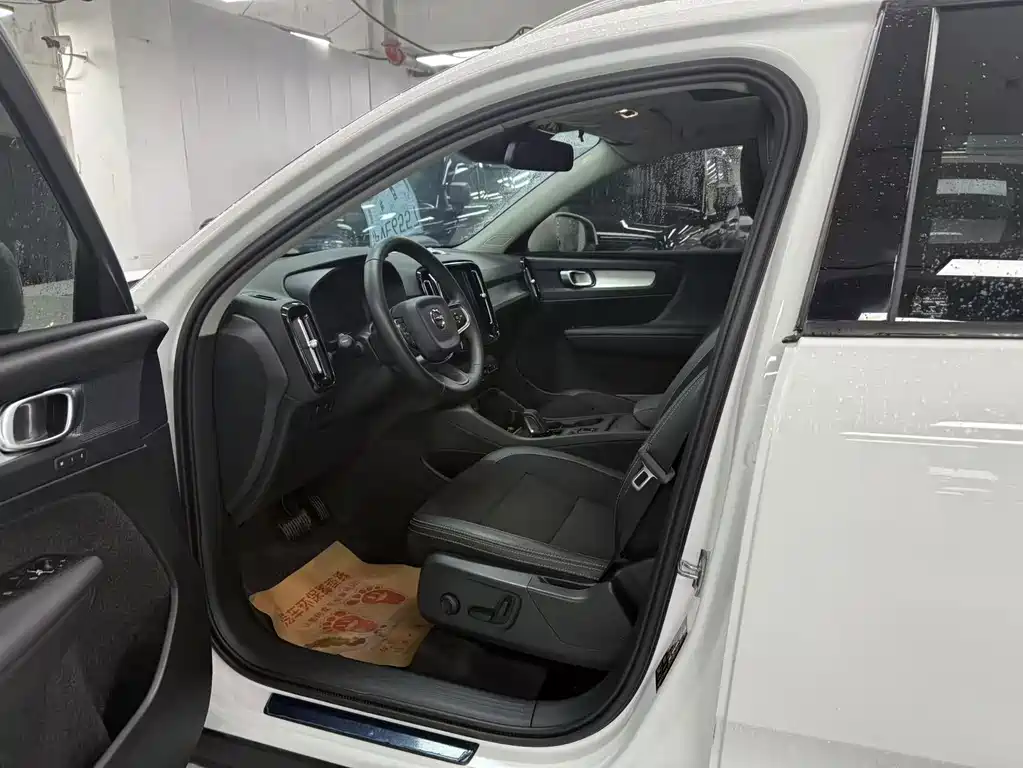 Volvo XC40 — миниатюра 9