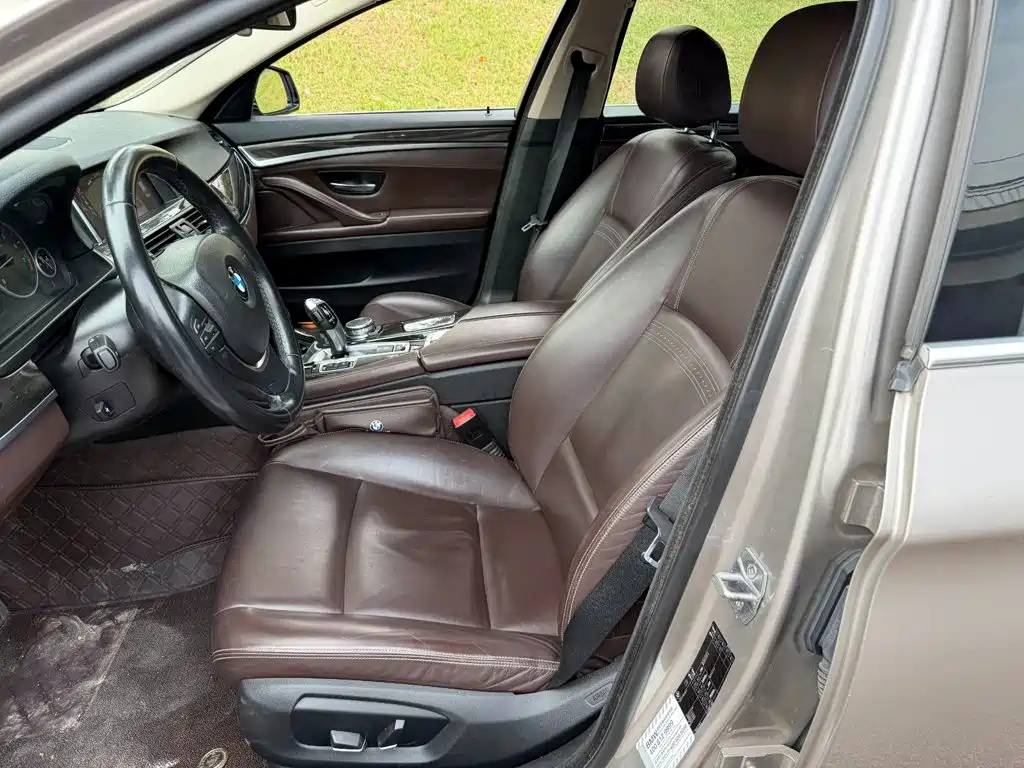 BMW 5 Series — миниатюра 8