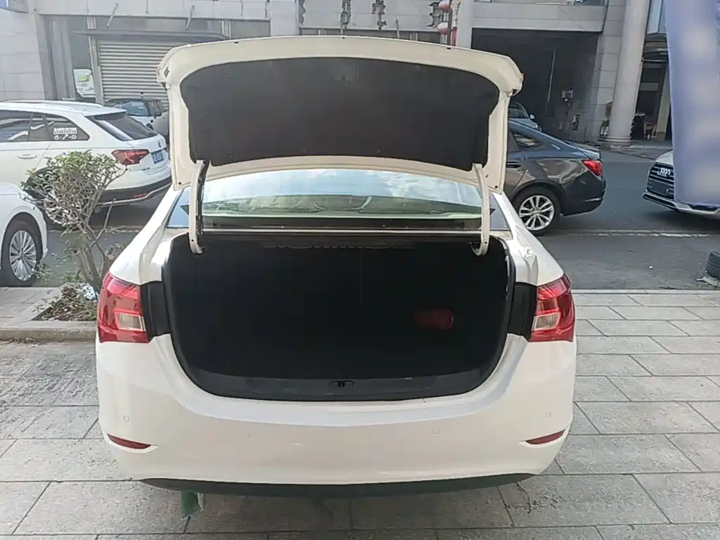 Buick Excelle — миниатюра 19