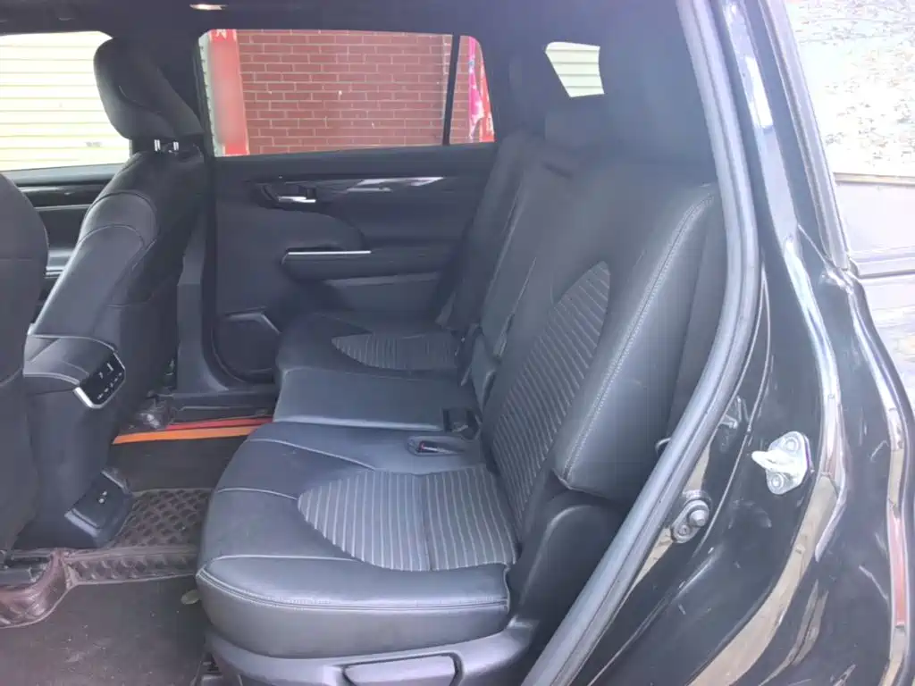 Toyota Crown Kluger — миниатюра 17