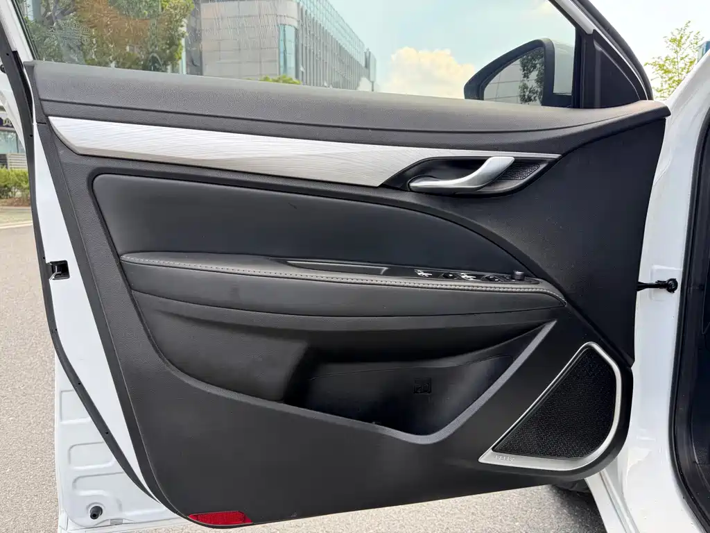 Geely Emgrand — миниатюра 4