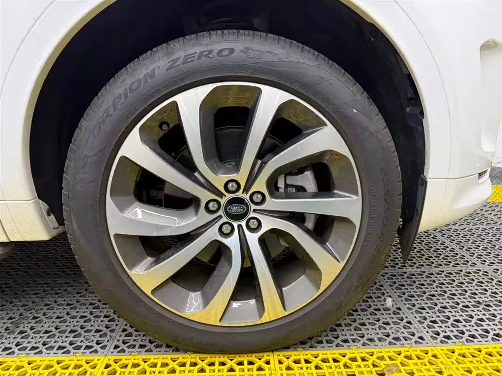 Land Rover Discovery Sport 2022 249PS 5 мест