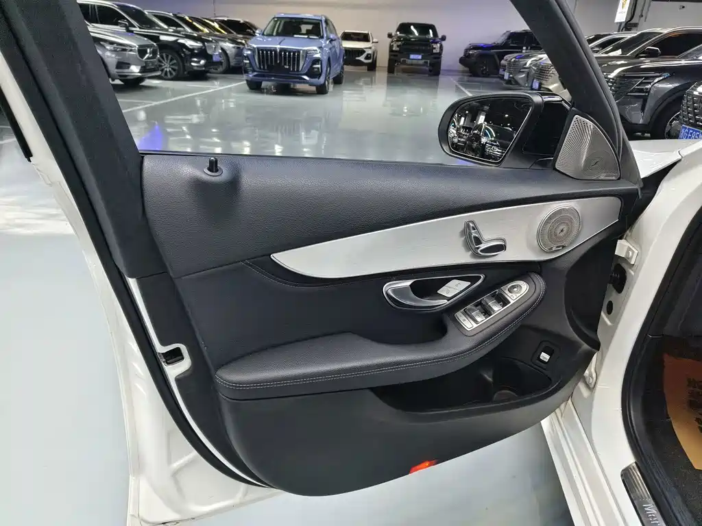 Mercedes-Benz C-Class — миниатюра 5