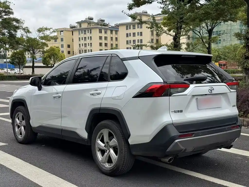 Toyota RAV4 — миниатюра 12