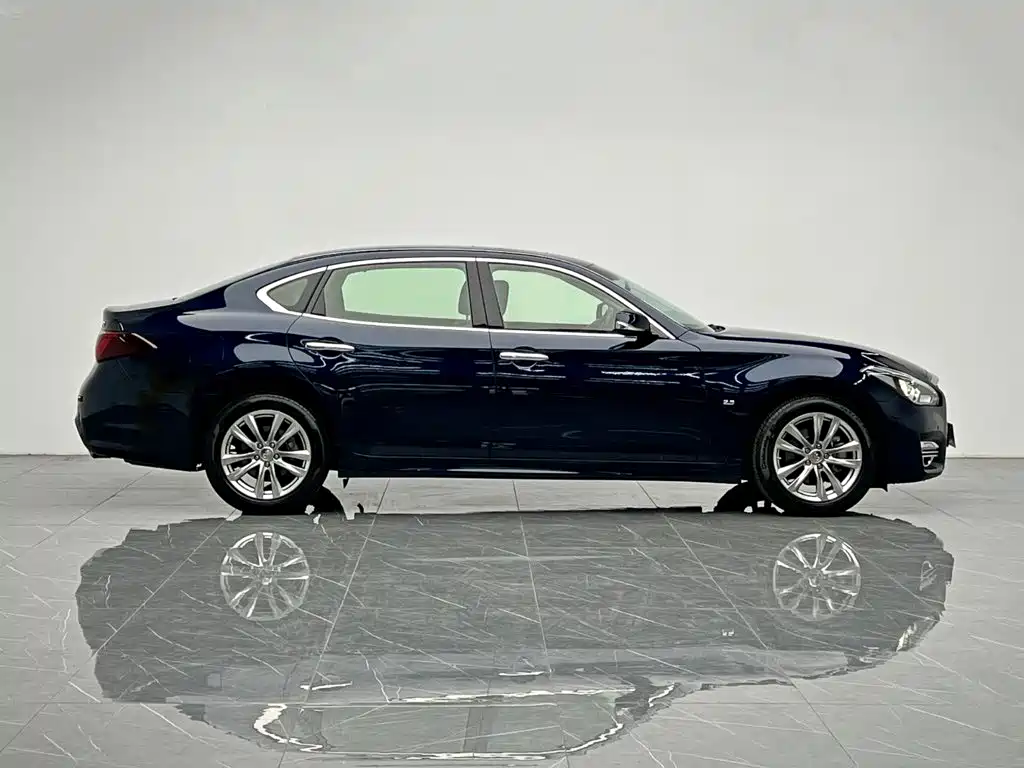 Infiniti Q70 — миниатюра 7