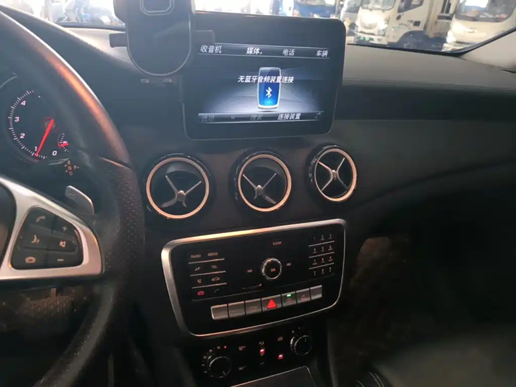 Mercedes-Benz GLA — миниатюра 13