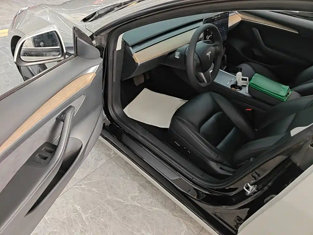 Tesla Model 3 — миниатюра 16