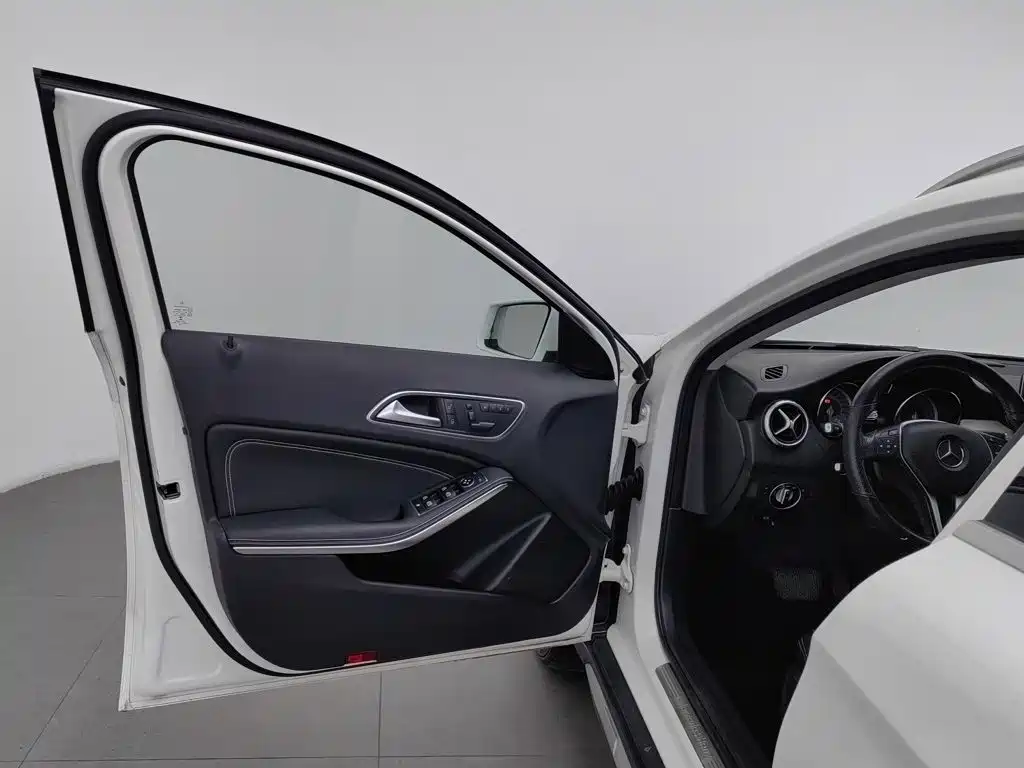 Mercedes-Benz GLA — миниатюра 8