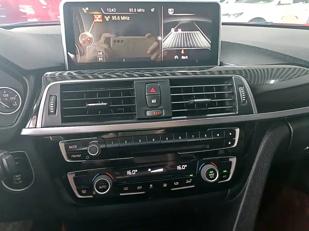 BMW 3 Series — миниатюра 13