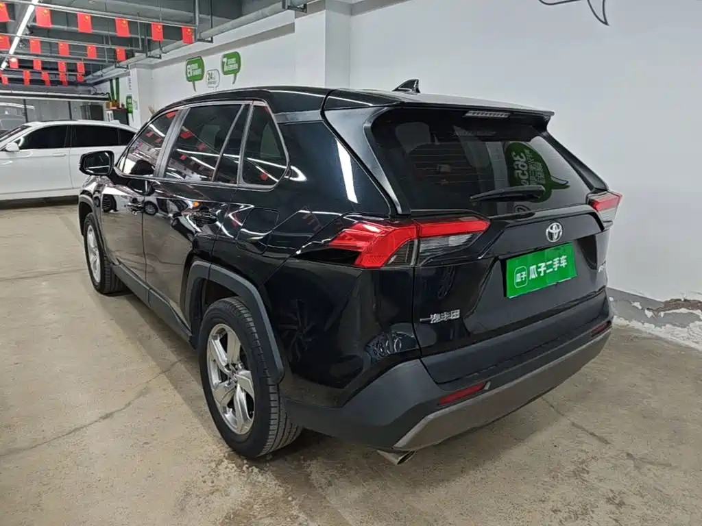 Toyota RAV4 — миниатюра 5