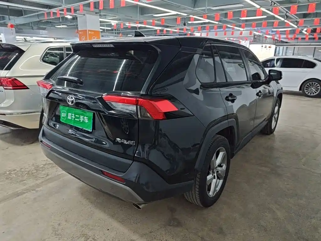 Toyota RAV4 — миниатюра 7