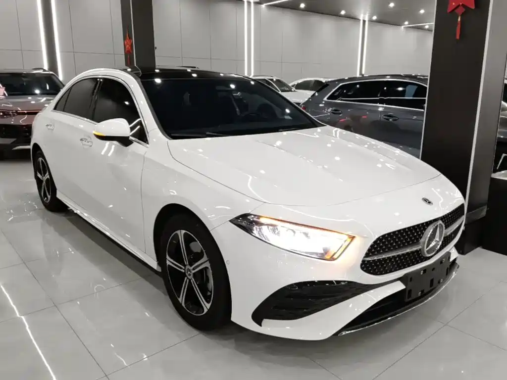 Mercedes-Benz A-Class 2024 — фото 3
