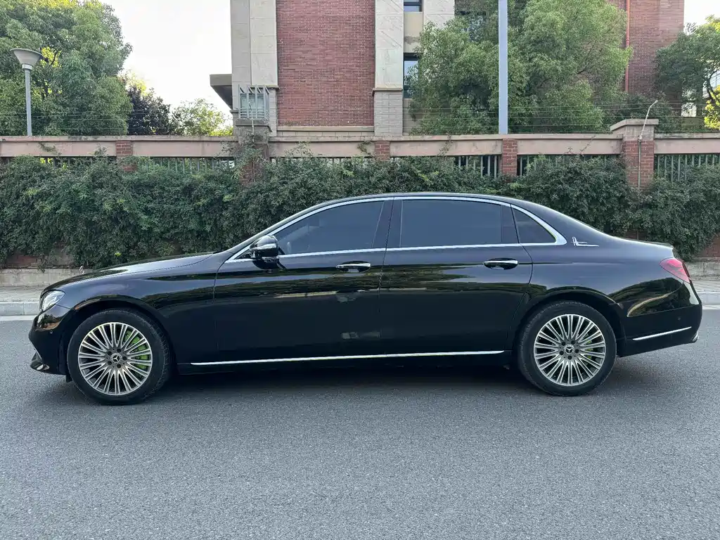 Mercedes-Benz E-Class — миниатюра 9