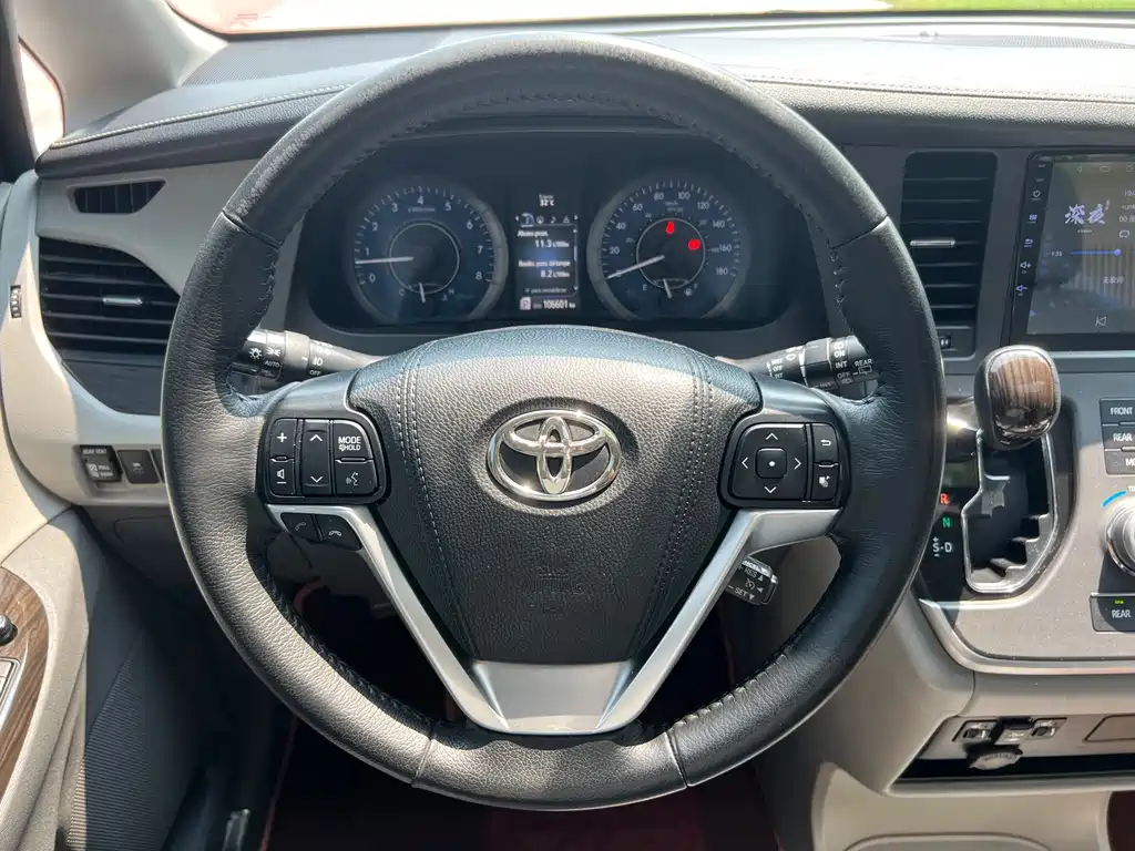 Toyota Sienna — миниатюра 15