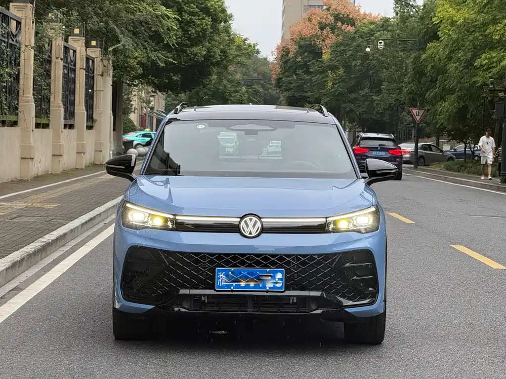 Volkswagen Tiguan L — миниатюра 2