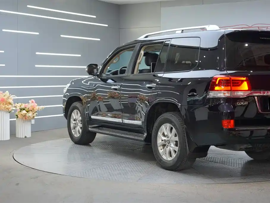 Toyota Land Cruiser 2018 4.6L AT