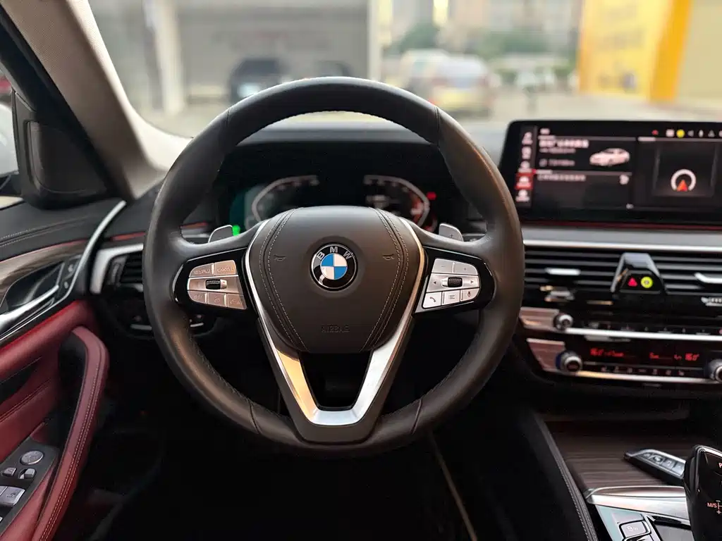 BMW 5 Series — миниатюра 6