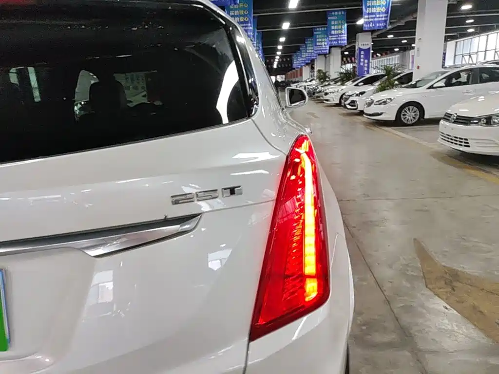 Cadillac XT5 — миниатюра 8