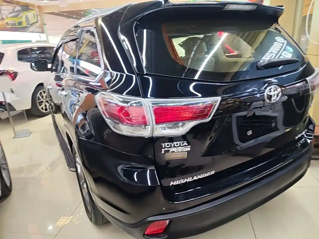 Toyota Highlander 2015 2.0T Luxury 7 мест