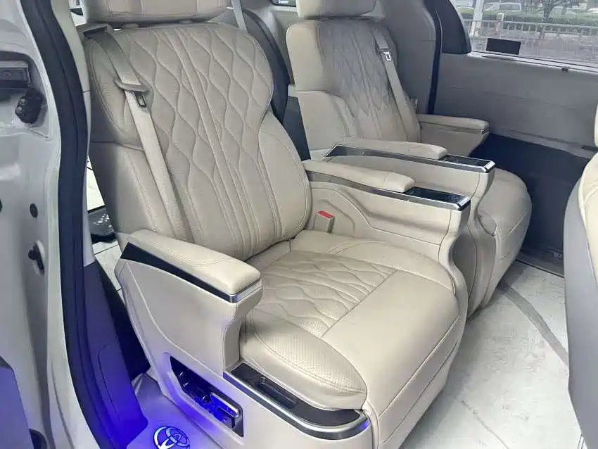 Toyota Sienna — миниатюра 7