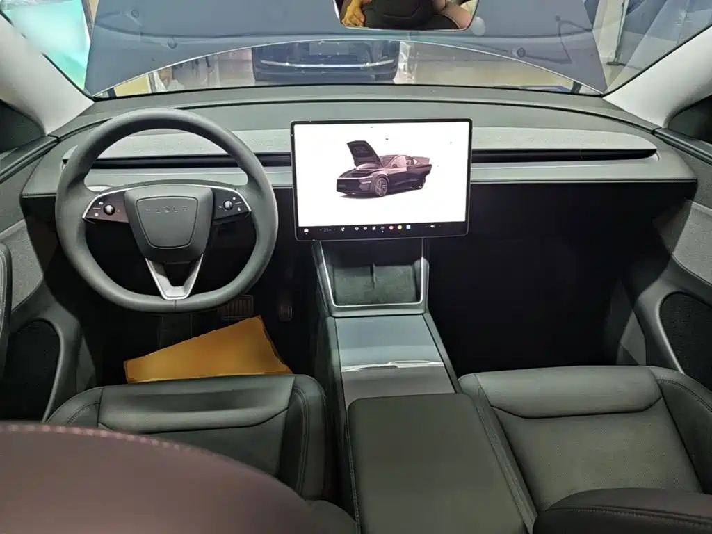 Tesla Model Y — миниатюра 10