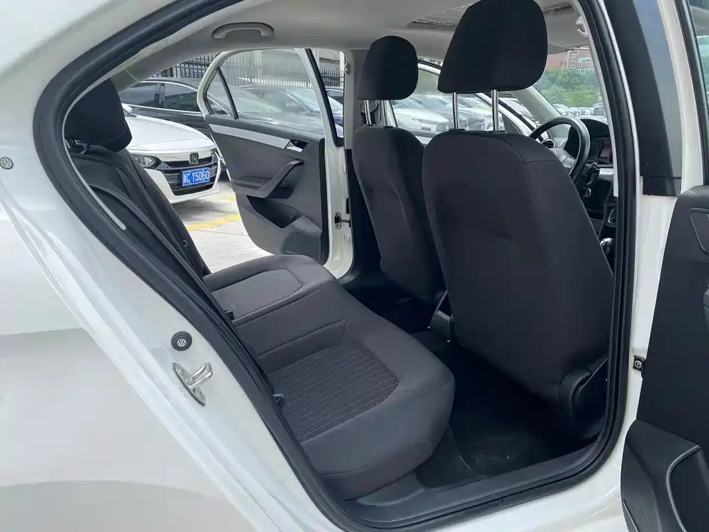 Volkswagen Jetta — миниатюра 12