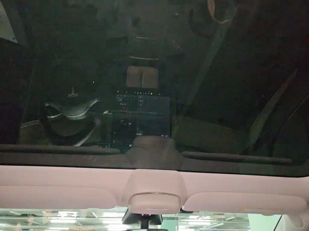 Tesla Model Y — миниатюра 14