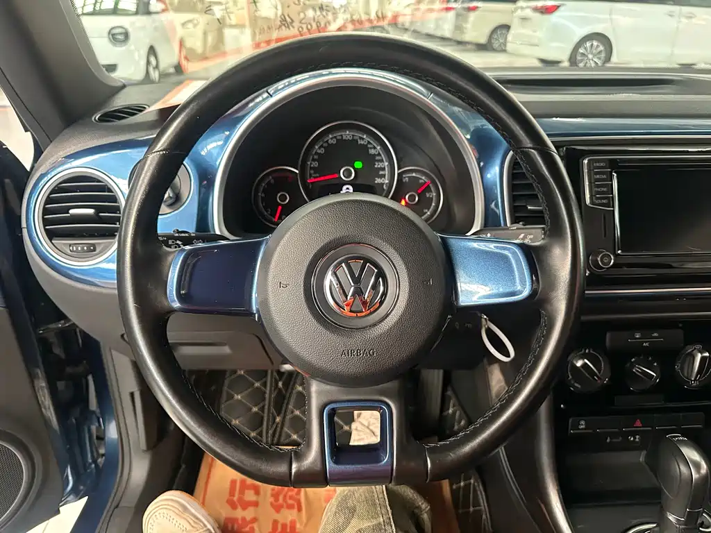 VOLKSWAGEN BEETLE