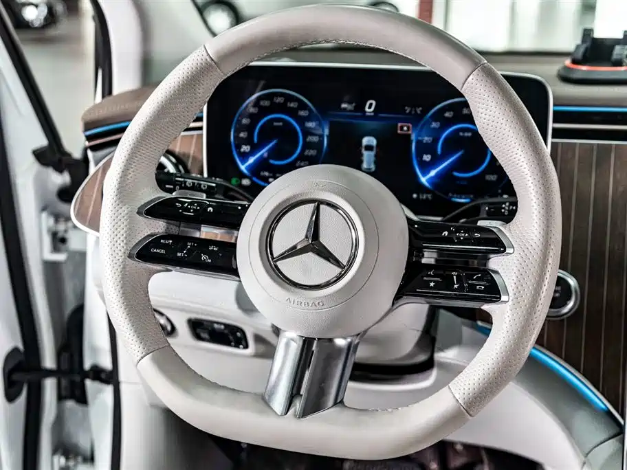 MERCEDES-BENZ EQE SUV