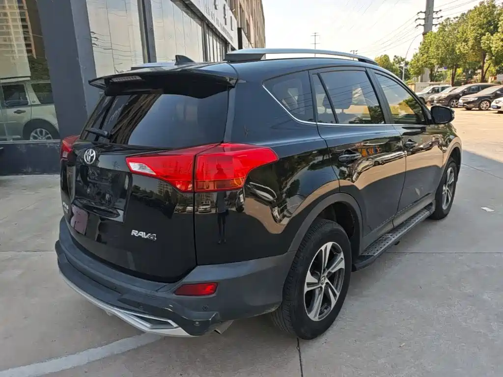Toyota RAV4 — миниатюра 7